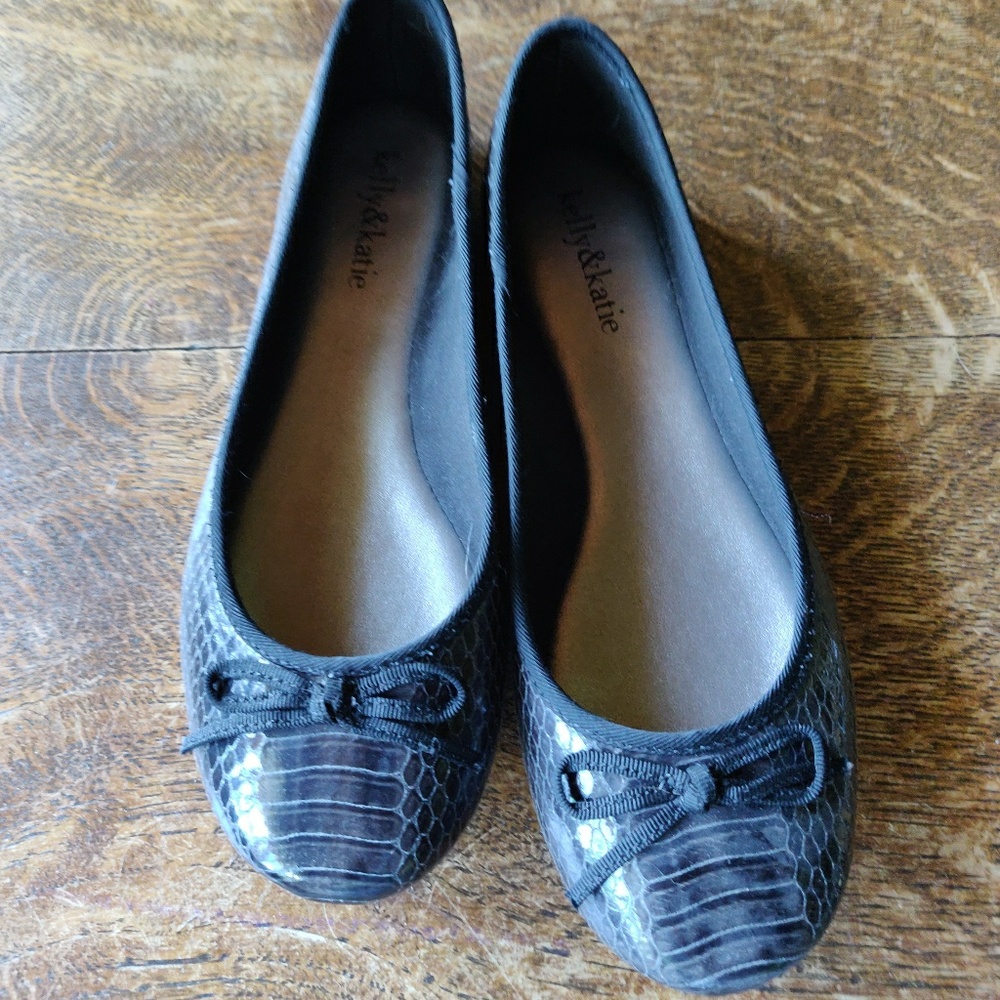 Kelly & Katie Black Snake Skin Flats